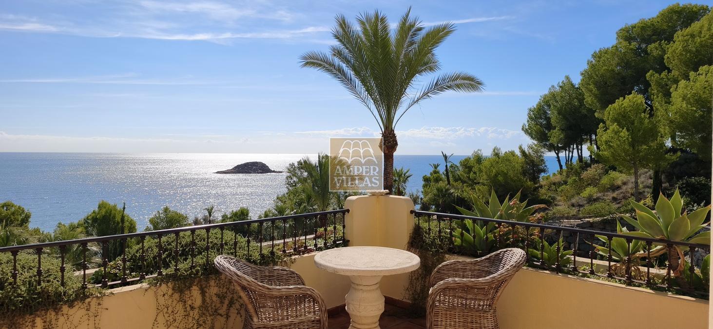 SPECTACULAR BEACHFRONT APARTMENT – VILLA GADEA, ALTEA